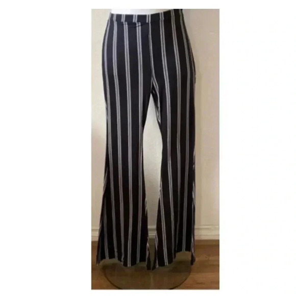 🆕Boho Vibes Black & White Stripe Flared Pants🆕 - Picture 5 of 10